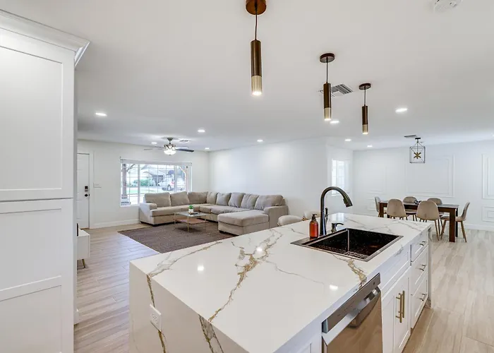 3 Mi To Old Town: W/ Game In Scottsdale! Holiday home