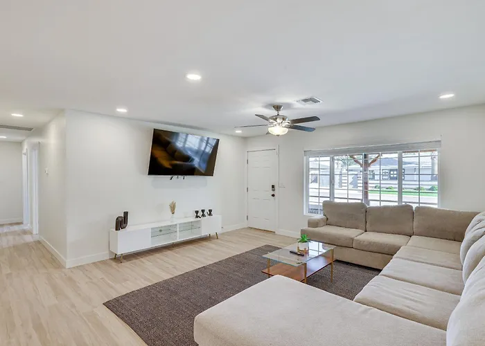 3 Mi To Old Town: W/ Game In Scottsdale! Holiday home Scottsdale